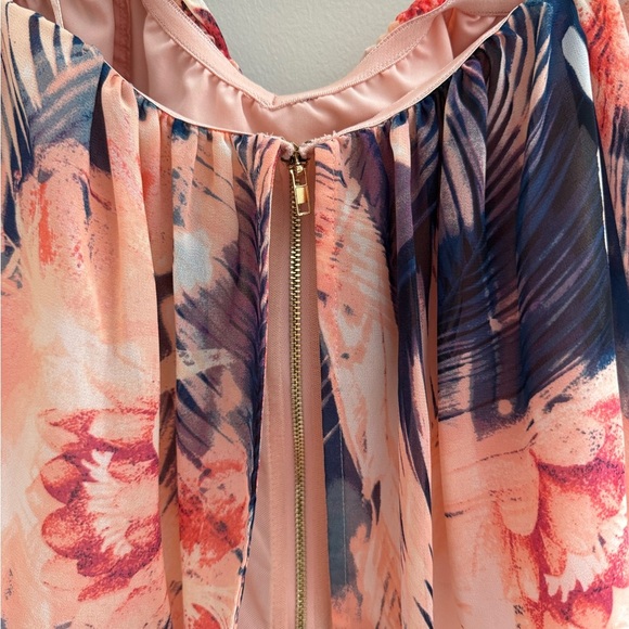 Guess Women’s Off The Shoulder Cropped Blouse NWT Size Medium Tropical Floral - Picture 6 of 11